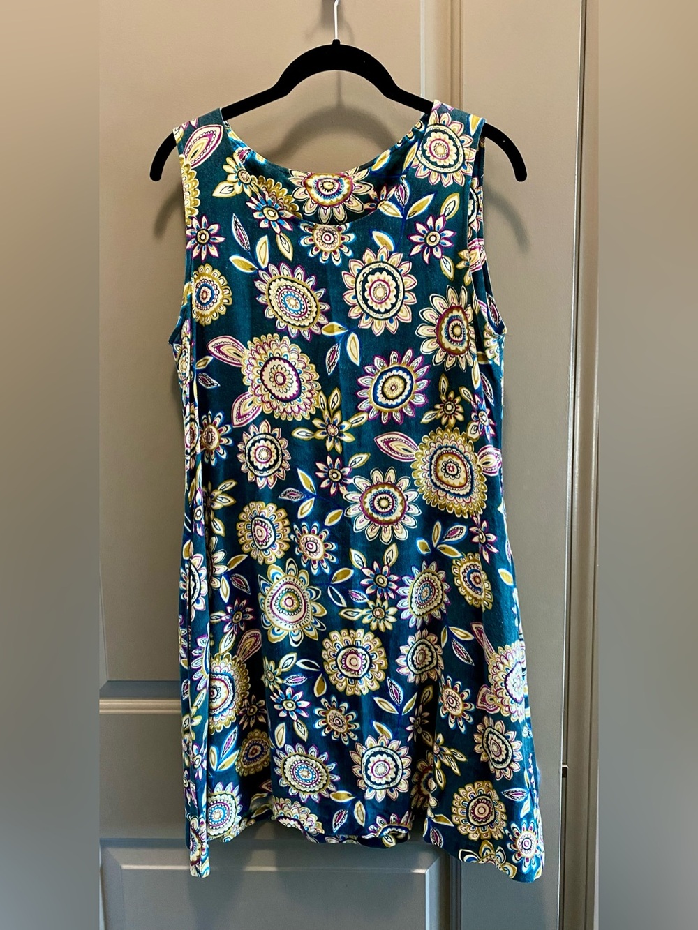 Hawaiian Dress Tropic Moon. Vintage fabric. Cute! Cotton. Easy to wear. Pockets!